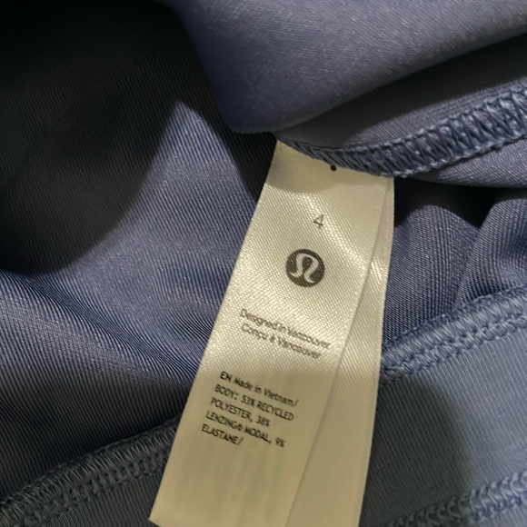 Lululemon - Cropped Top- 4 - Picture 6 of 6